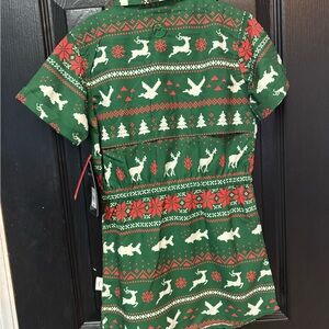 Magellan Outdoors Green Holiday Shirt